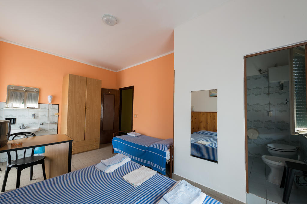 Hotel Geppi Pietra Ligure Rom bilde